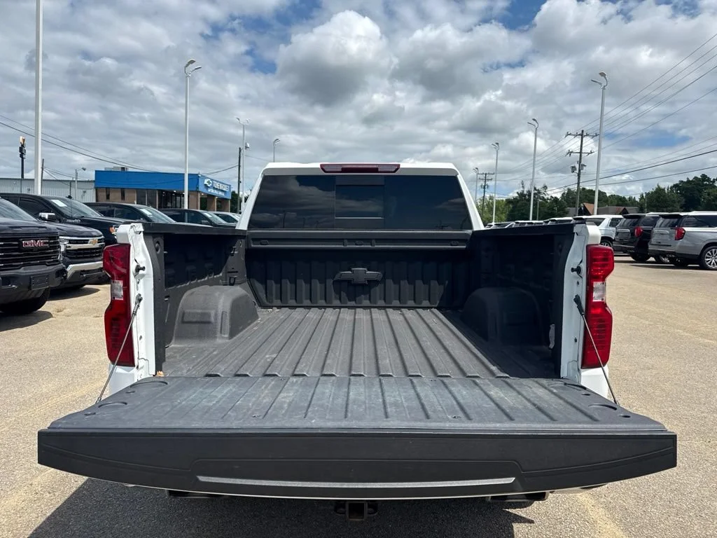Used 2024 Summit White Chevrolet LT image 31