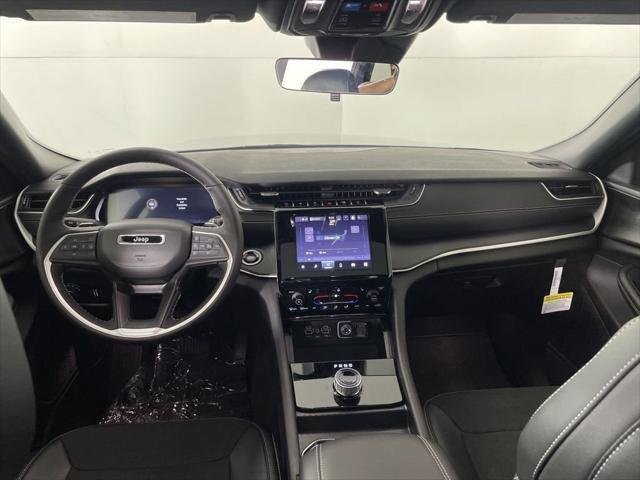 New 2025 Silver Zynith Exterior Paint Jeep Altitude X image 35