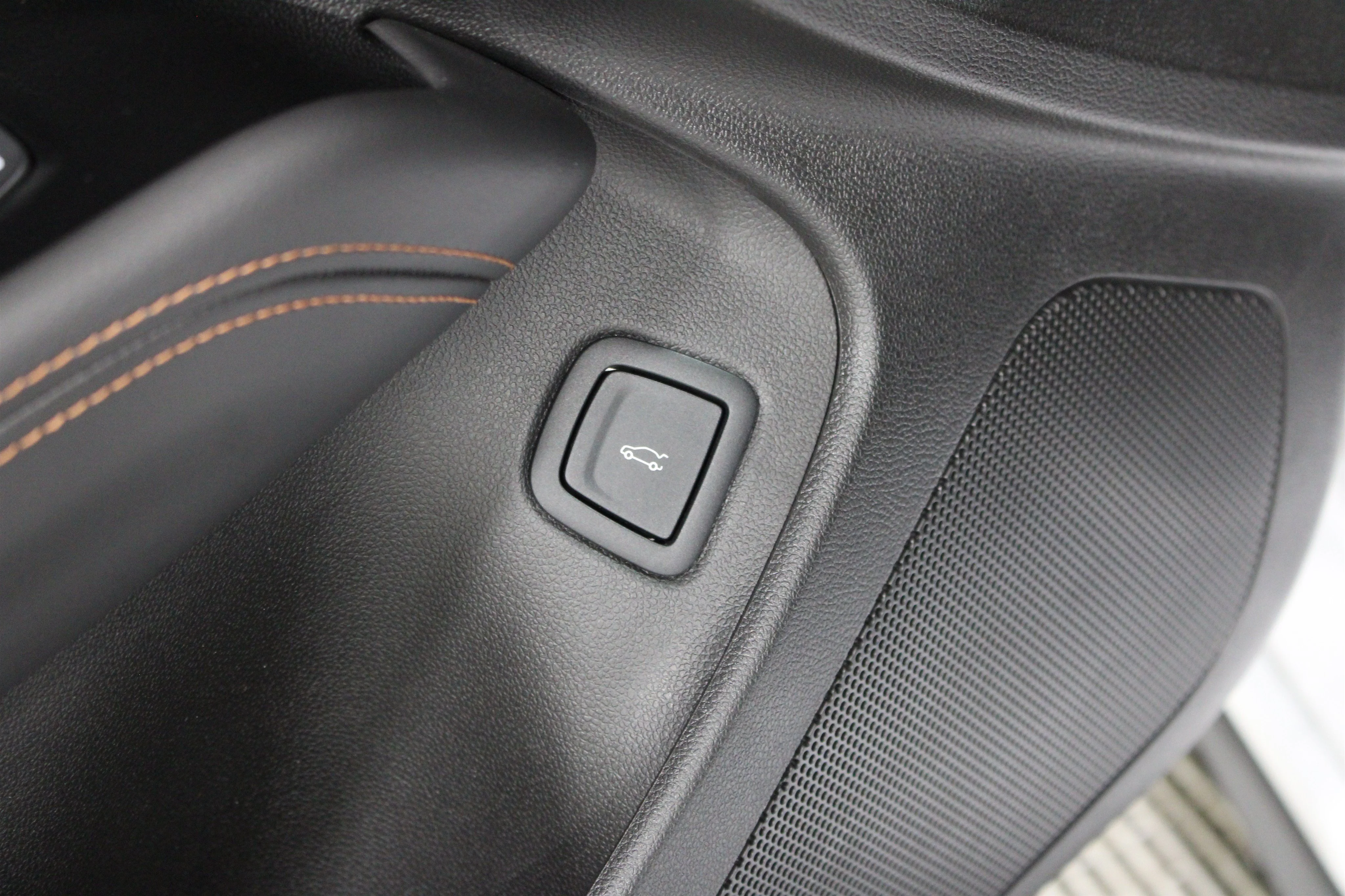 2025 Cadillac CT4 V-Series - Photo 8
