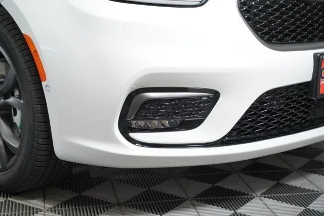 New 2026 Bright White Clear-Coat Exterior Paint Chrysler Select image 43