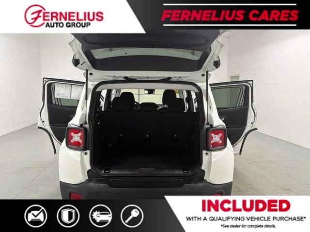 Used 2023 White Jeep Latitude image 19