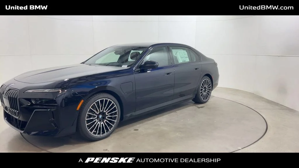2025 BMW 7 Series 750e - Photo 4