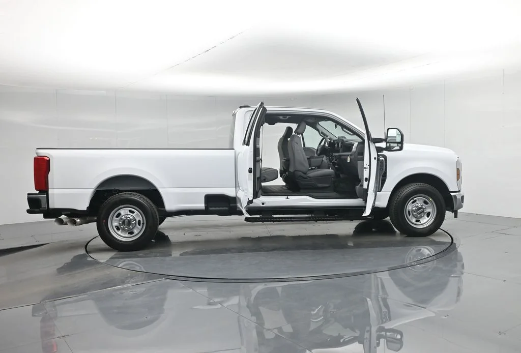 New 2026 Oxford White Ford XL image 4