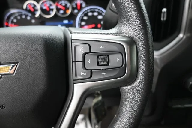 Used 2022 White Chevrolet Custom image 23