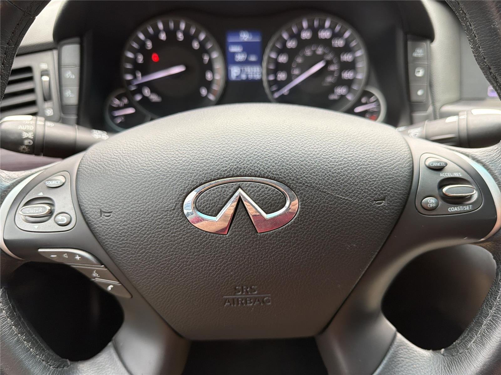 Used 2013  INFINITI Base image 11
