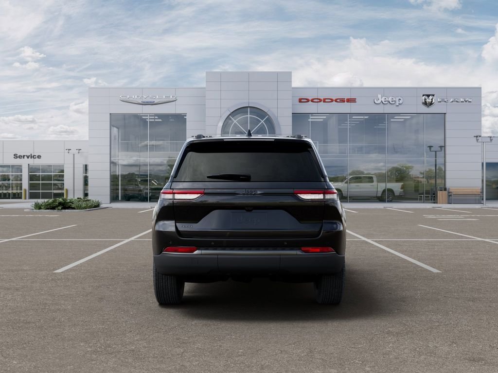 New 2026 Diamond Black Crystal Pearl-Coat Exterior Paint Jeep Altitude image 7