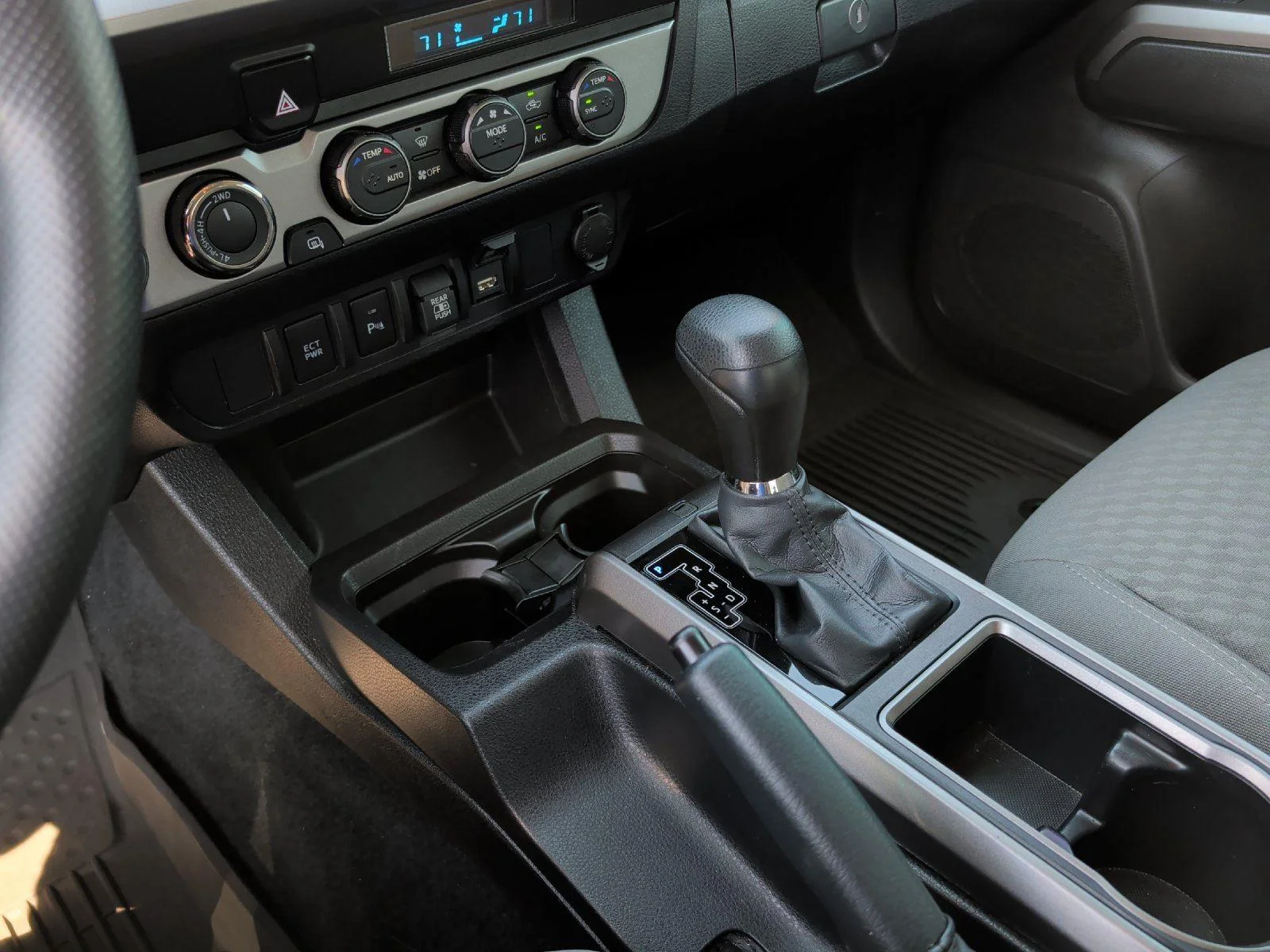 Used 2023 Ice Cap Toyota SR5 image 27