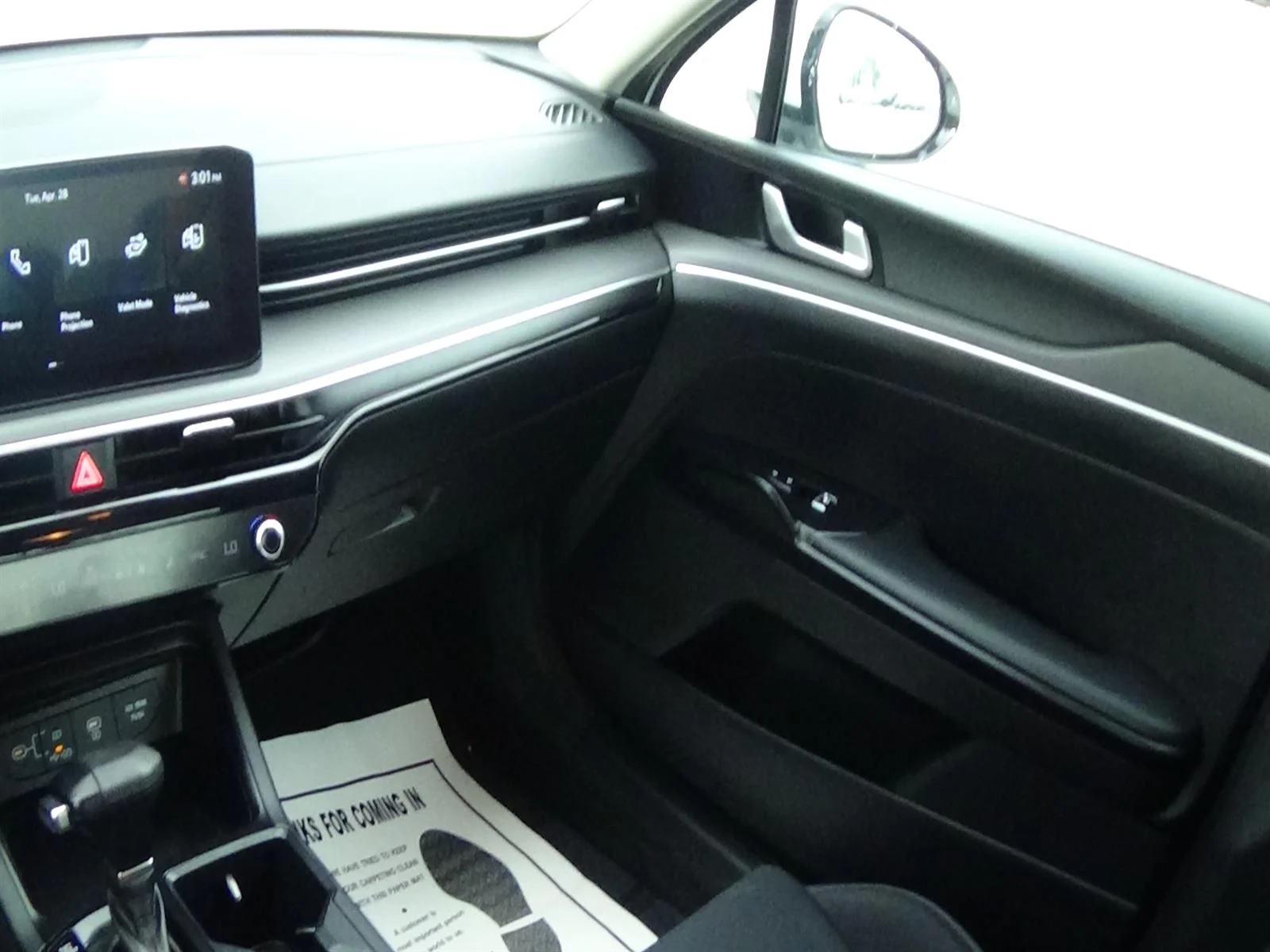 Used 2025 Snow White Kia LXS image 13