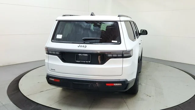 New 2026 Bright White Clear-Coat Exterior Paint Jeep Limited Altitude image 9