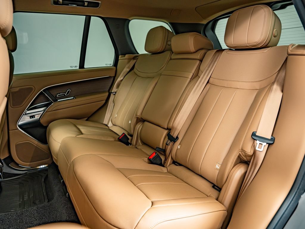 New 2026 Santorini Black Land Rover SE image 34