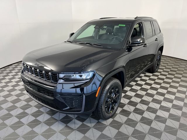 New 2026 Diamond Black Crystal Pearl-Coat Exterior Paint Jeep Altitude image 2