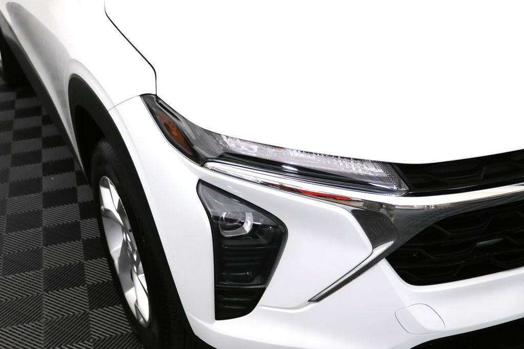 2025 Chevrolet Trax LS - Photo 10