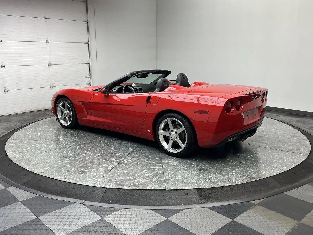 Used 2006 Victory Red Chevrolet  image 2