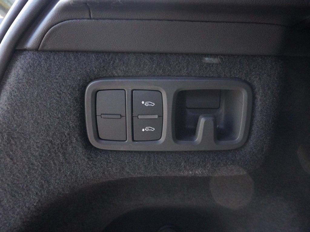 Used 2020 Black Lamborghini Base image 22