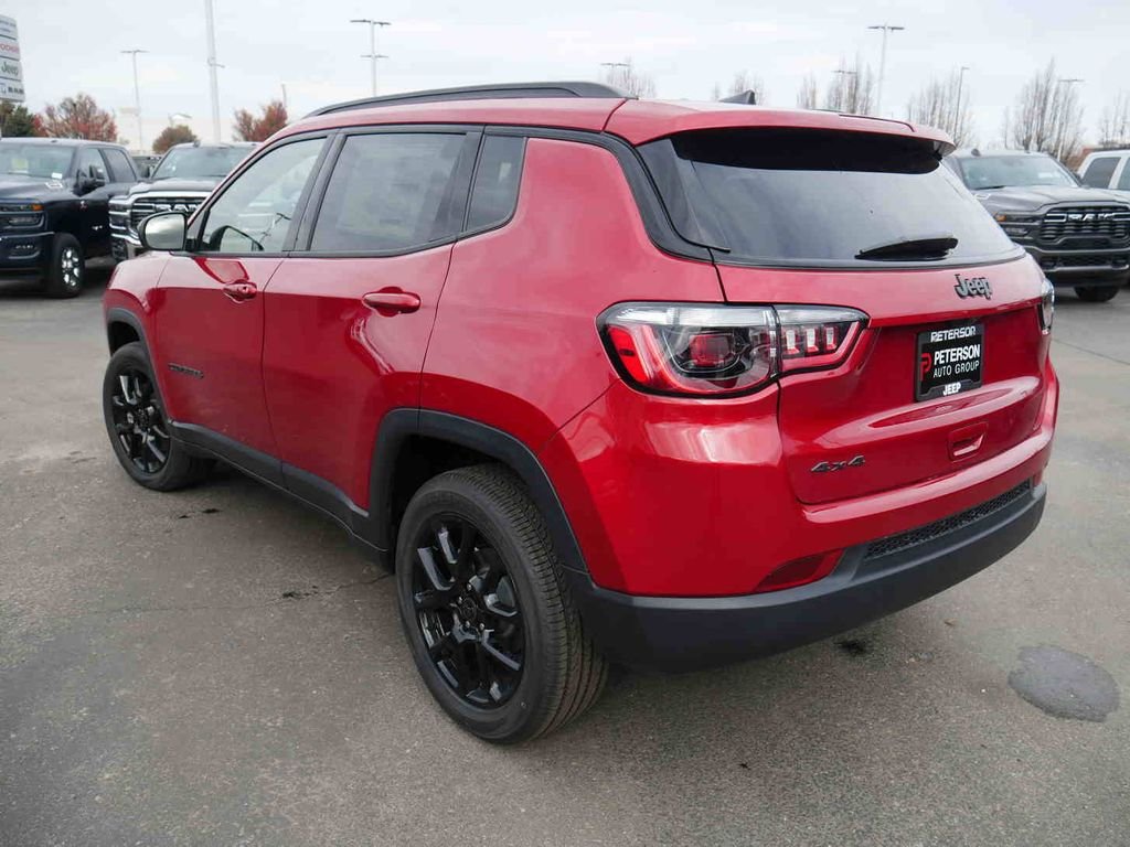 New 2026 Red Hot Pearl-Coat Exterior Paint Jeep Latitude image 16