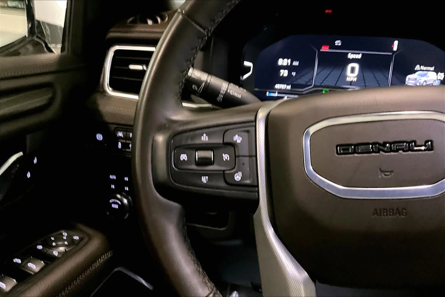 Used 2024 White Frost Tricoat GMC Denali image 24