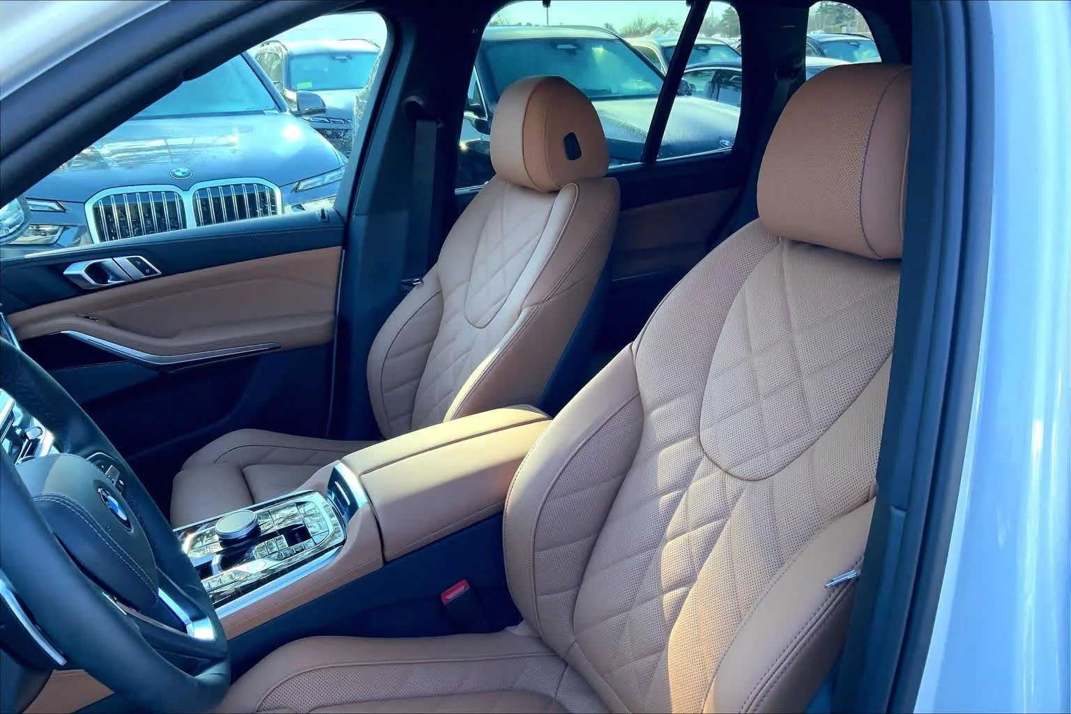 New 2026 Mineral White Metallic BMW xDrive40i image 9