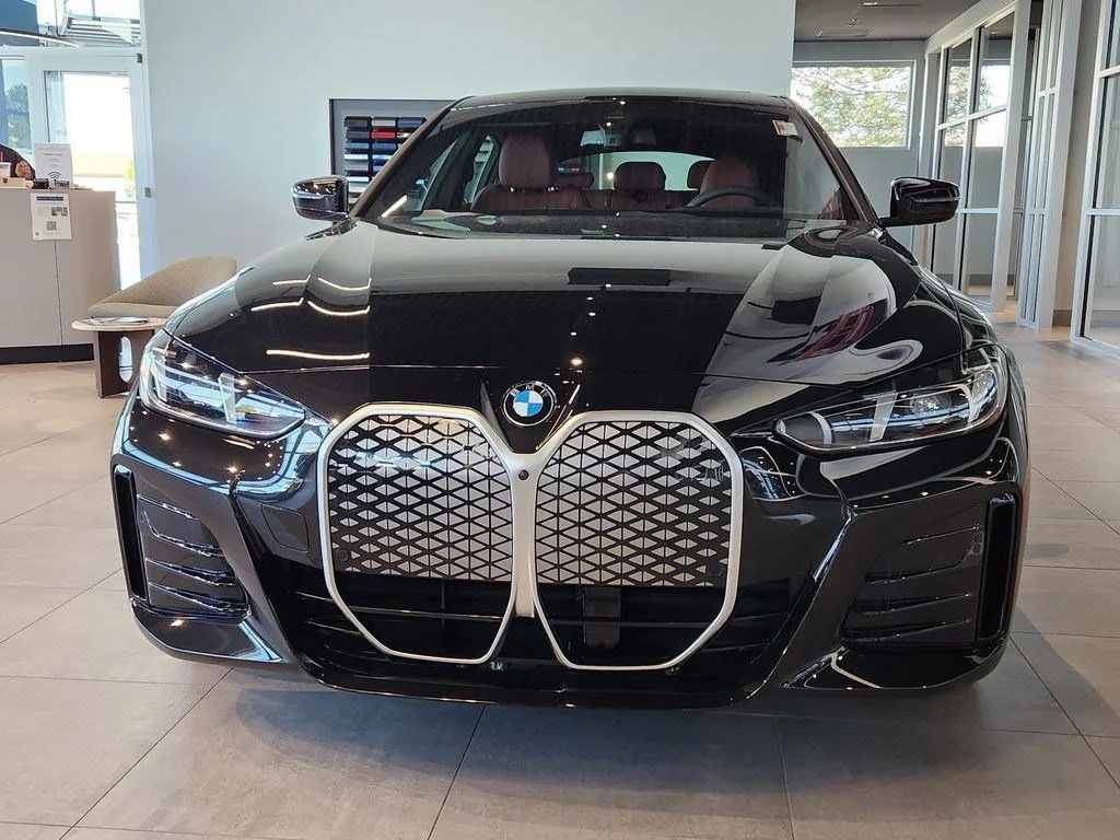 Used 2026 Black BMW xDrive40 image 2