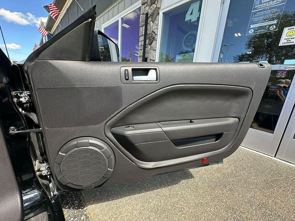 Used 2005 Black Ford  image 70