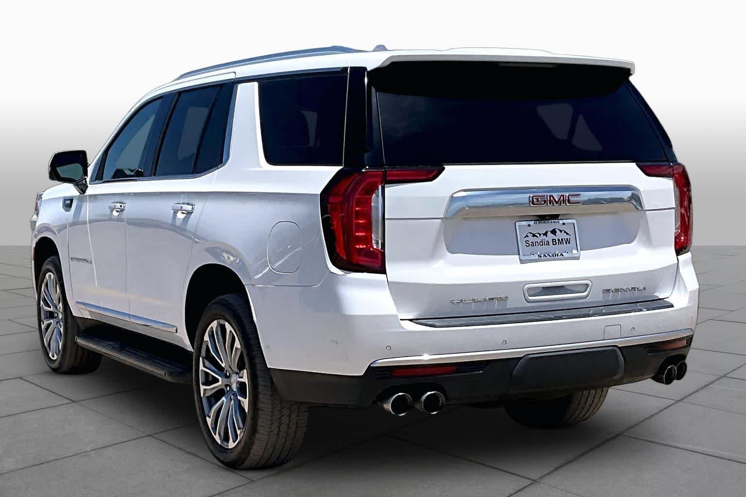 Used 2022 White Frost Tricoat GMC Denali image 9