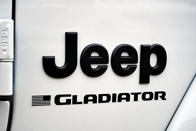 New 2025 Bright White Clear-Coat Exterior Paint Jeep Willys image 12