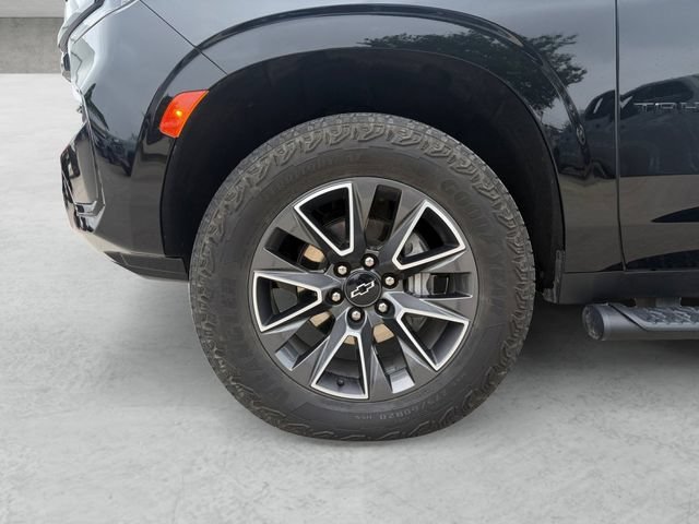 Used 2024 Black Chevrolet Z71 image 23
