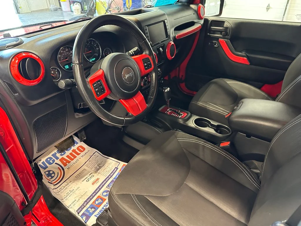 Used 2018 Red Jeep Sahara image 22