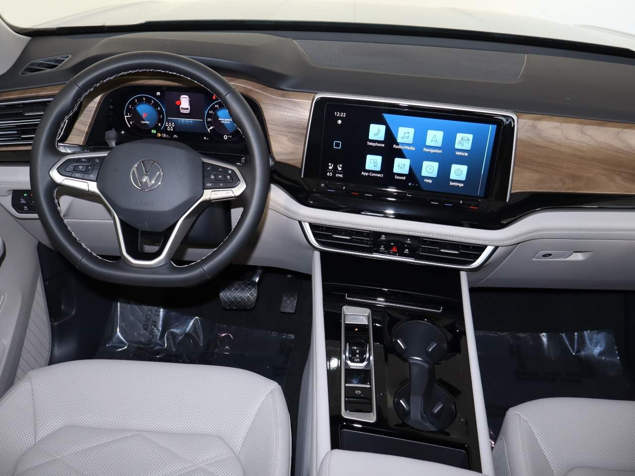 New 2026 SILVER MIST METALLIC Volkswagen SE 4Motion Technology image 9