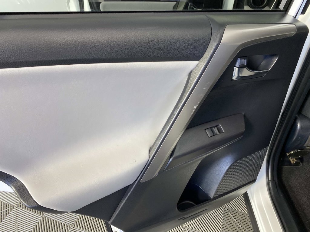 Used 2016 White Toyota XLE image 26