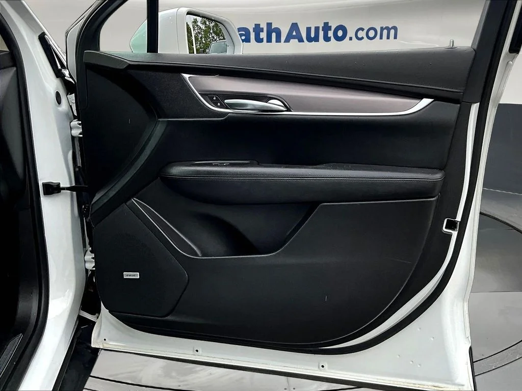 Used 2017 White Cadillac Luxury image 31