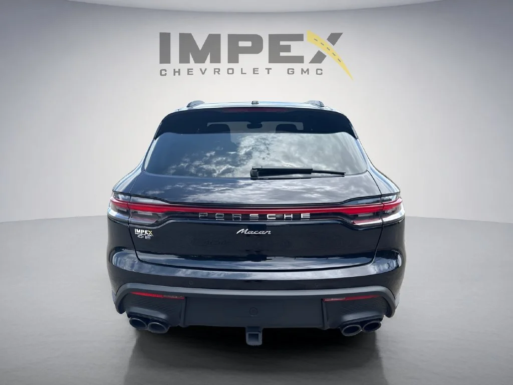 Used 2023  Porsche  image 9