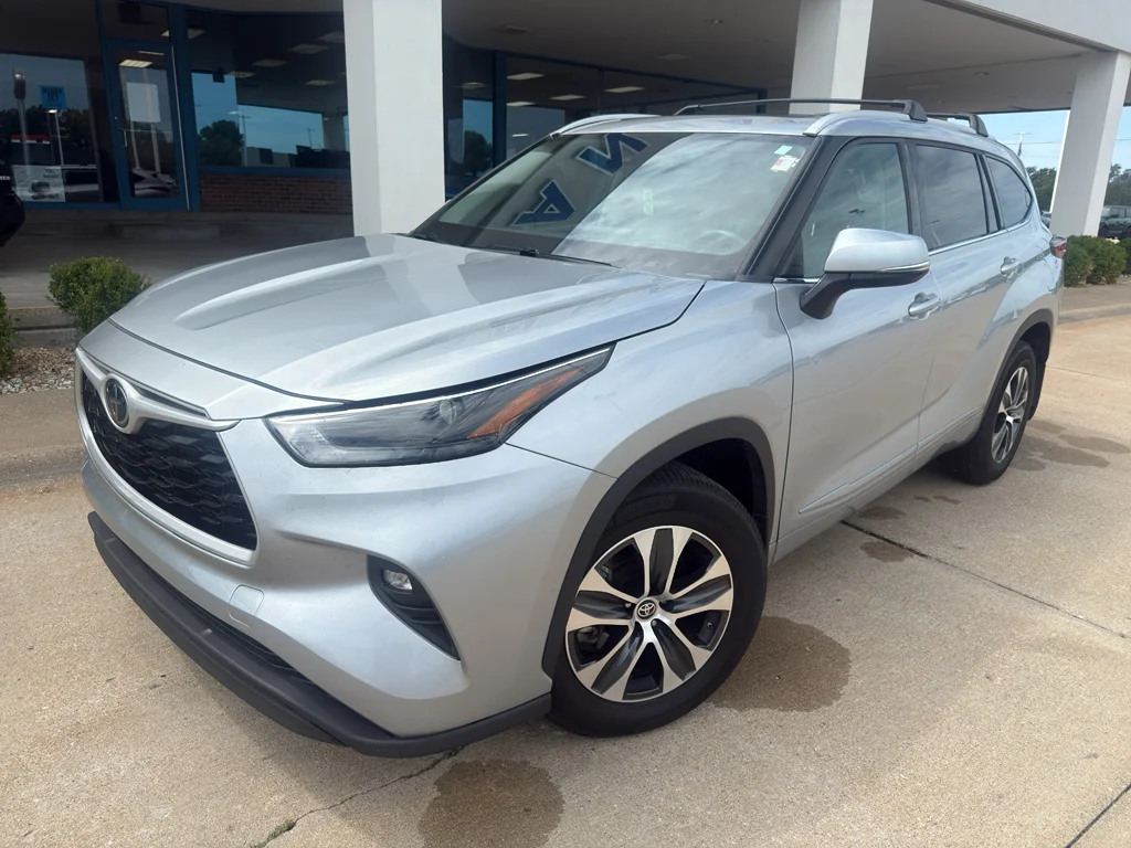 Used 2022 Celestial Silver Metallic Toyota XLE image 2