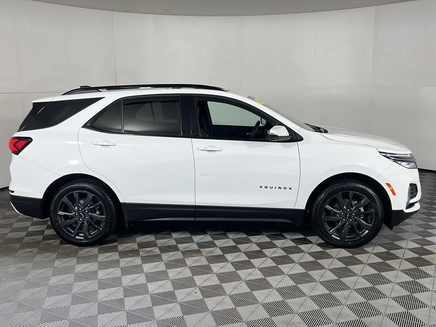 Used 2024 Summit White Chevrolet RS image 3