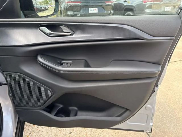 New 2025 Silver Jeep Altitude X image 27