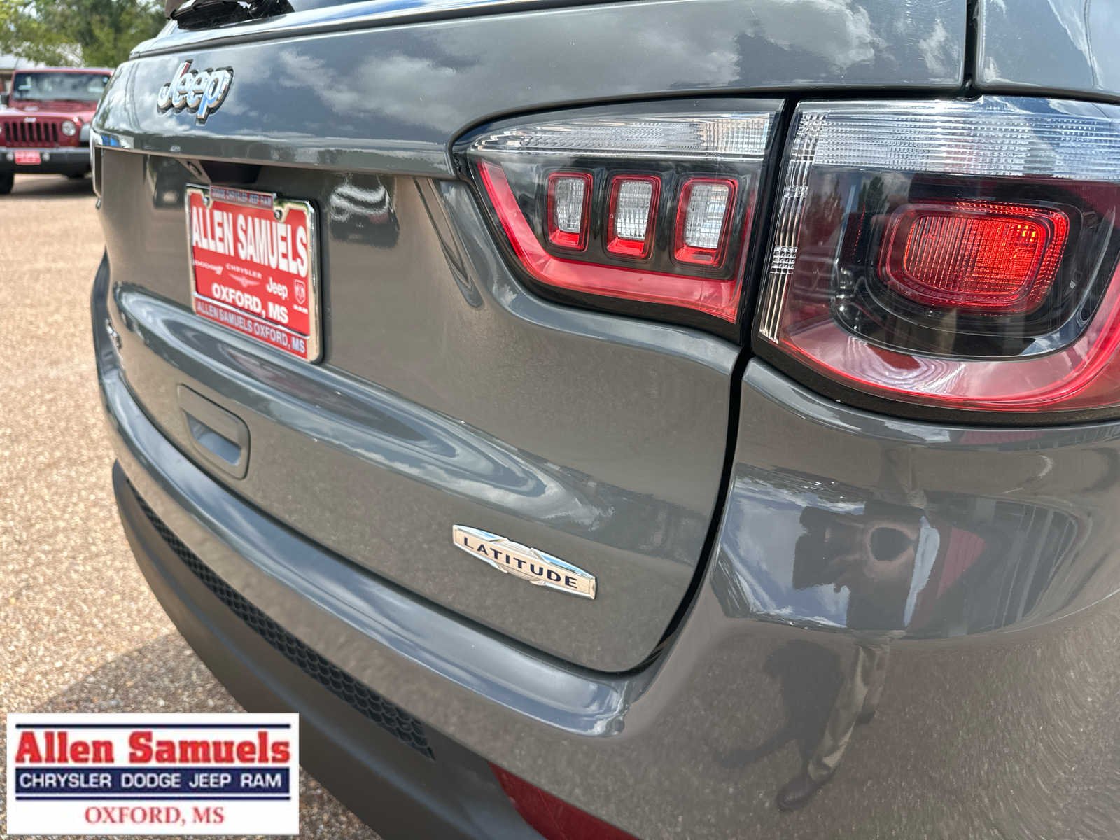 Used 2024 Sting-Gray Clearcoat Jeep Latitude image 49
