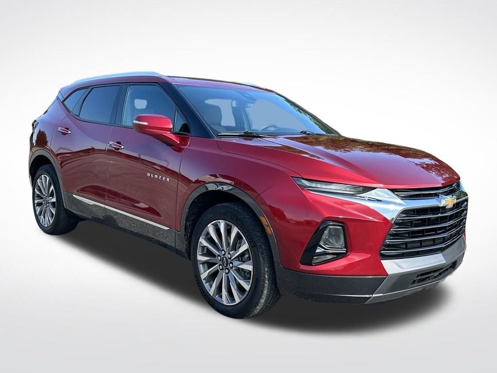 Used 2022 Red Chevrolet Premier image 9