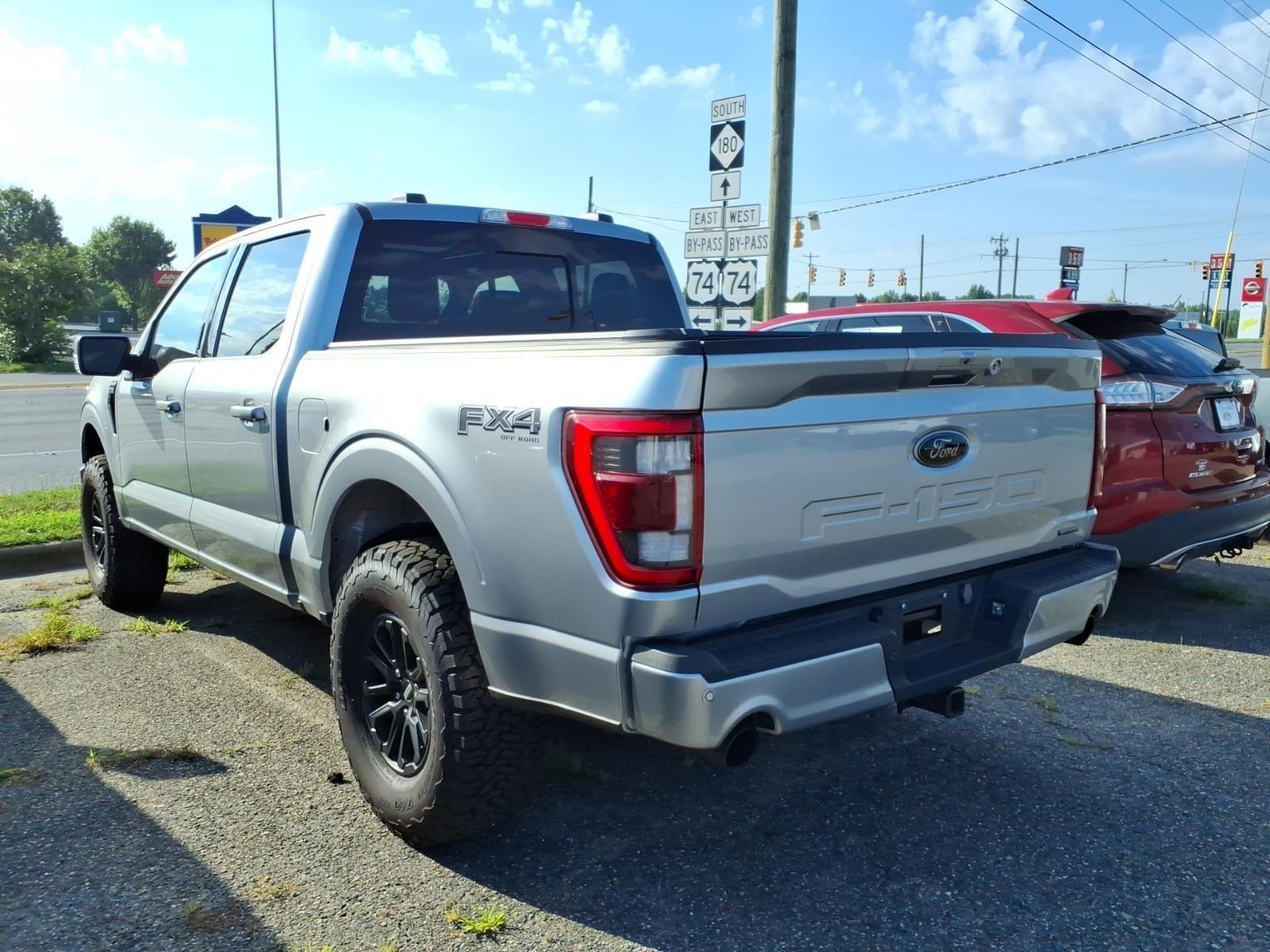 Used 2023 Iconic Silver Metallic Ford LARIAT image 4