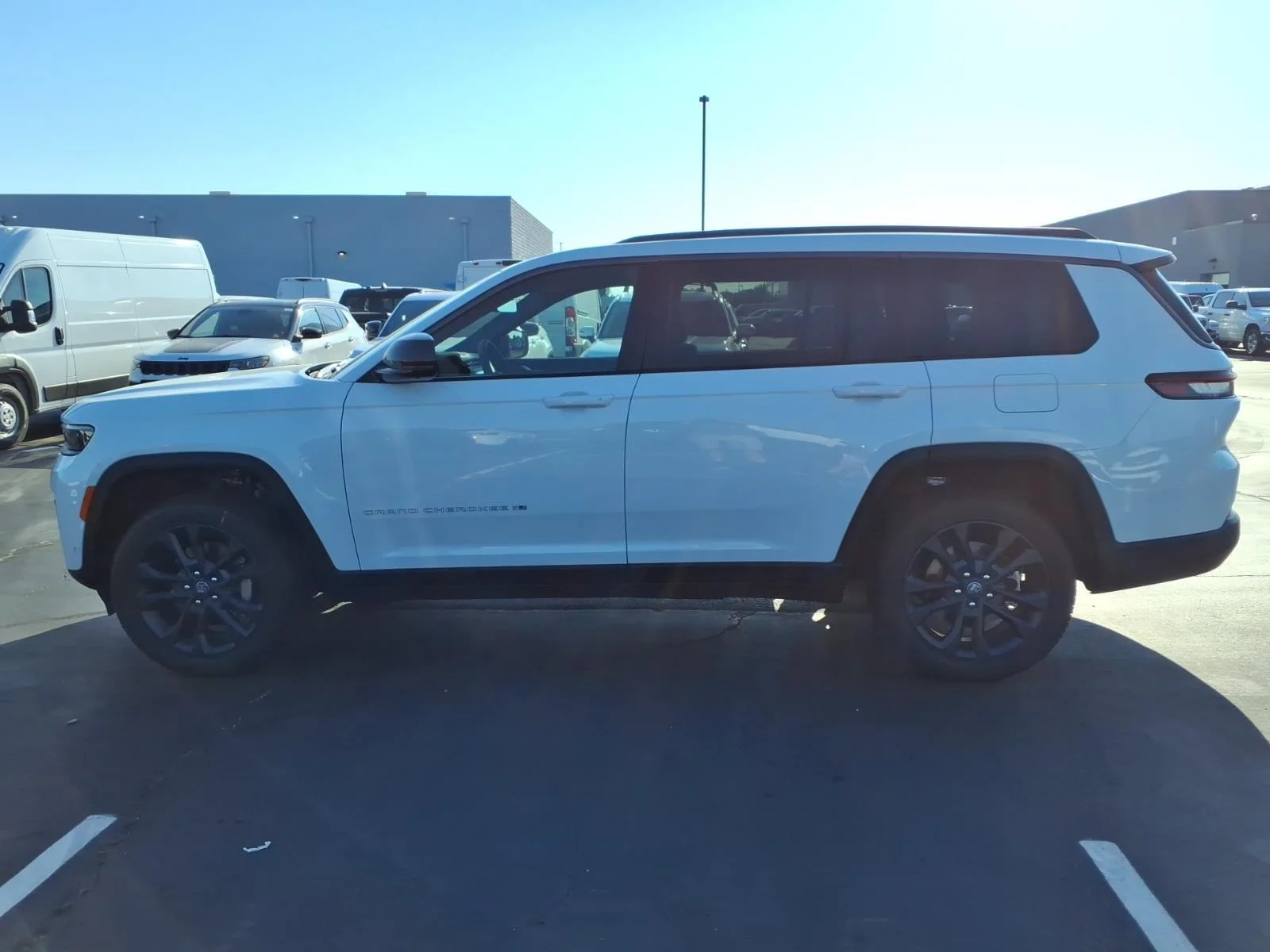 New 2026 Bright White Clear-Coat Exterior Paint Jeep 85th Anniversary Edition image 3