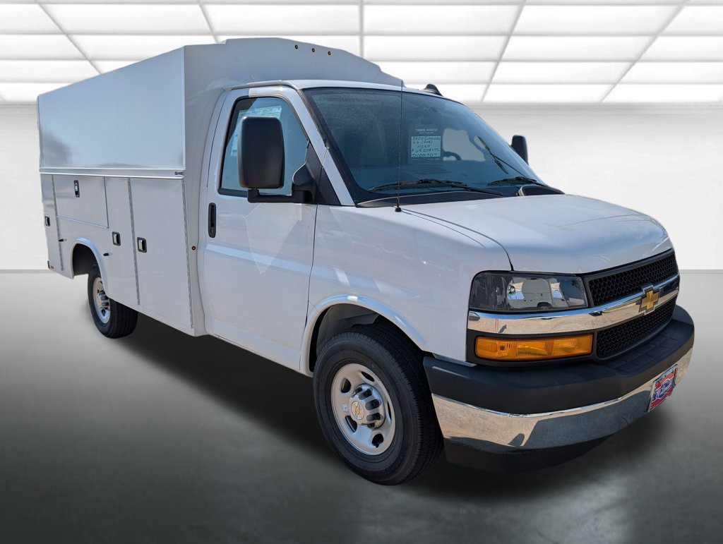 New 2026 Summit White Chevrolet 1WT image 1