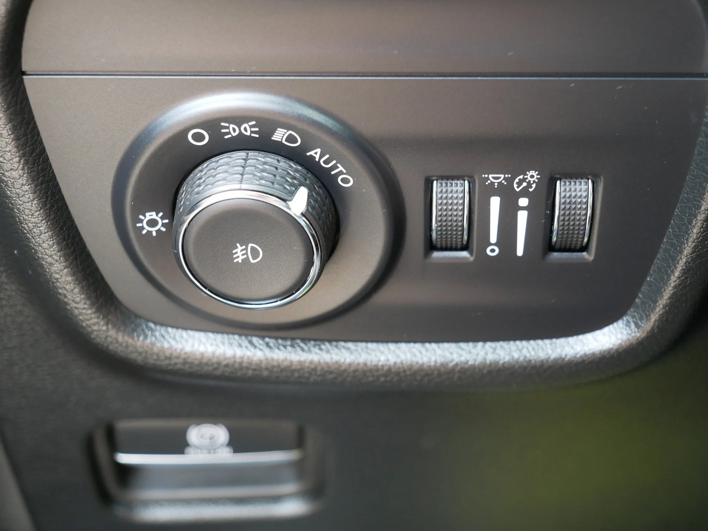 Used 2025 Baltic Gray Metallic Clearcoat Jeep Limited image 26