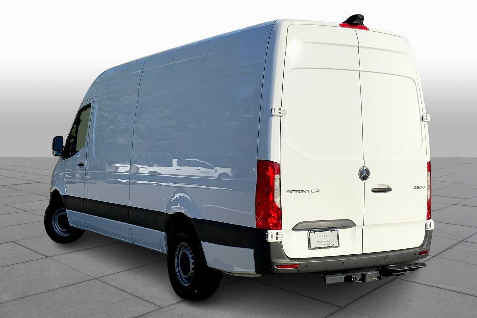 Used 2025 Arctic White Mercedes-Benz  image 16