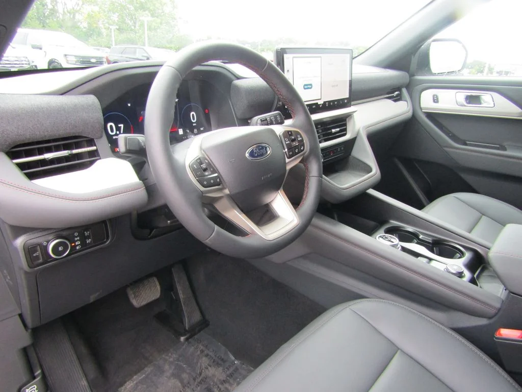 New 2027 Avalanche Gray Ford Active image 14