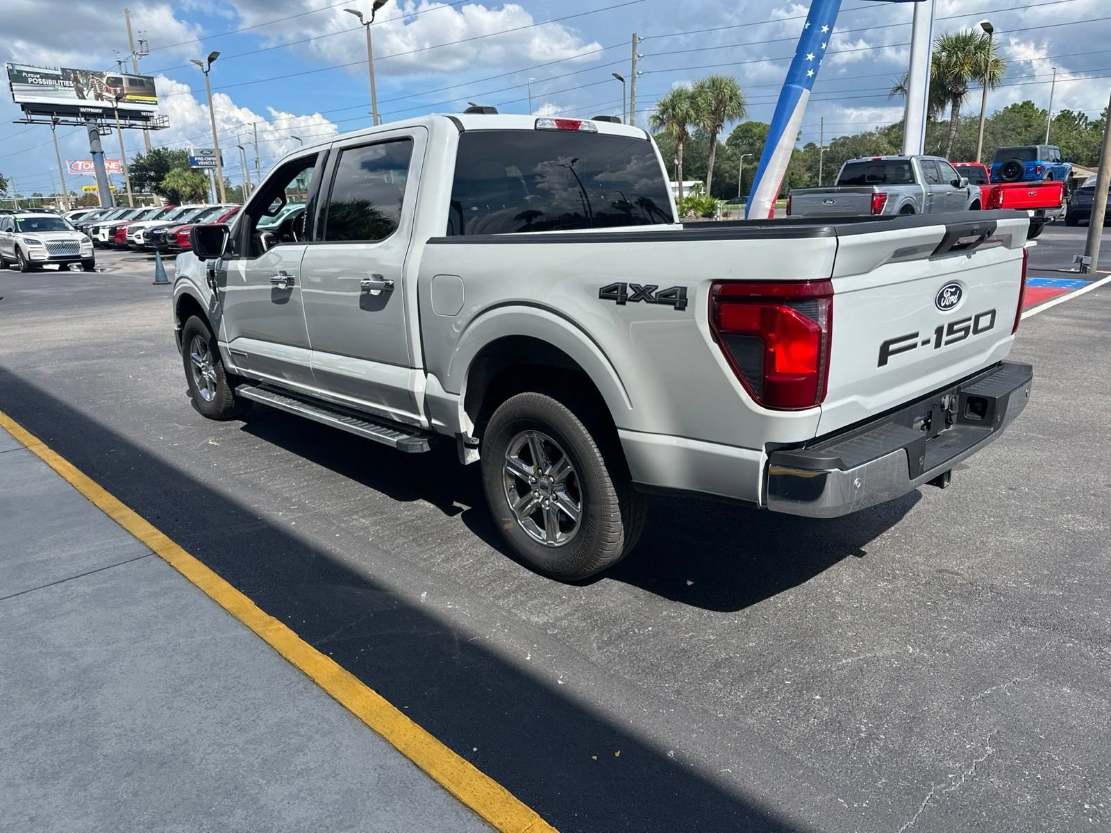 Used 2024 Avalanche Gray Ford XLT image 7