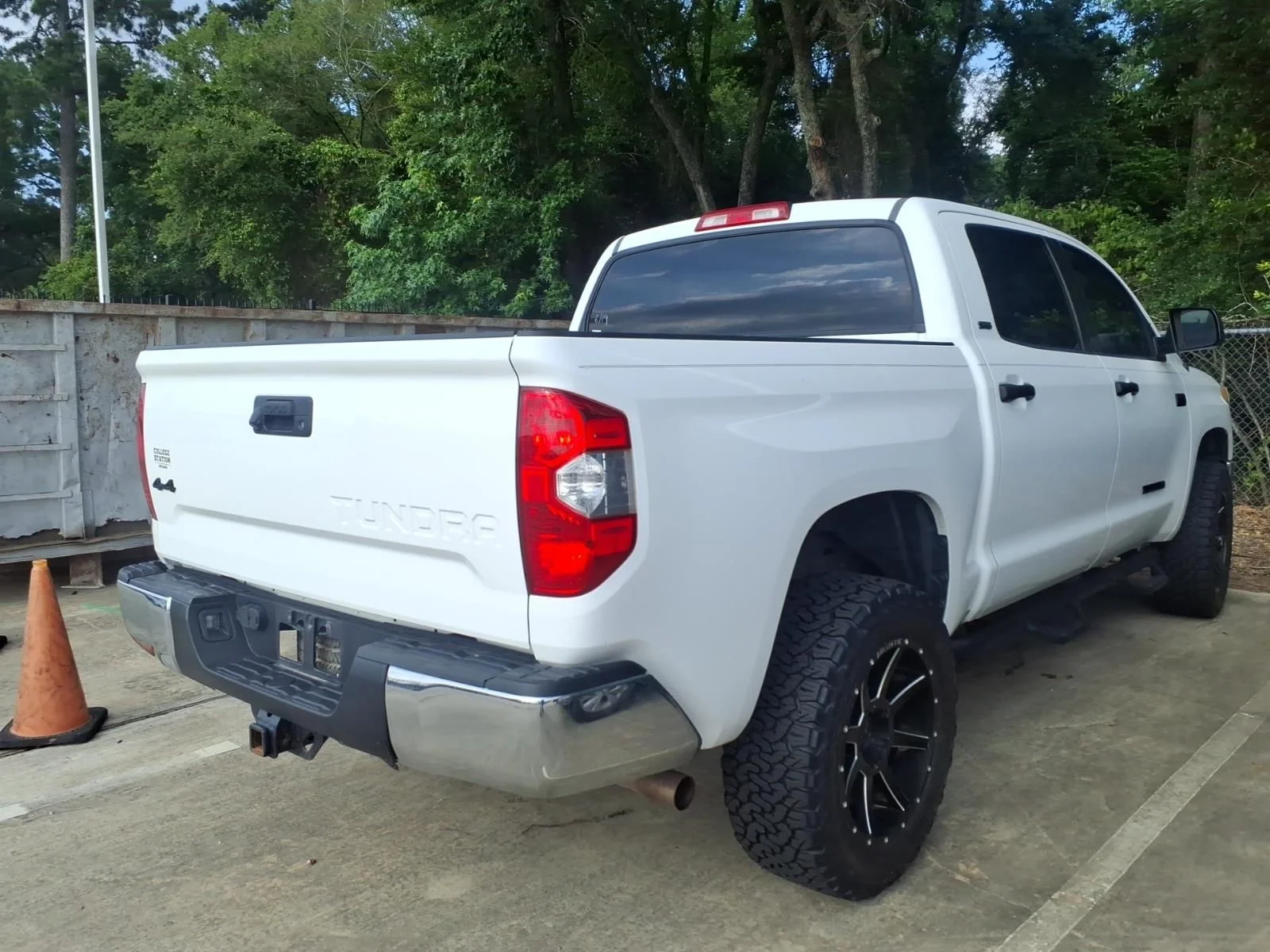 Used 2016 White Toyota SR5 image 8