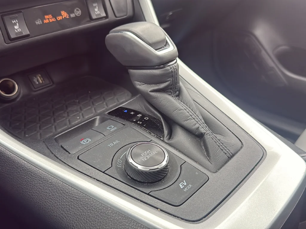 Used 2025 Blue Toyota XLE Premium image 28