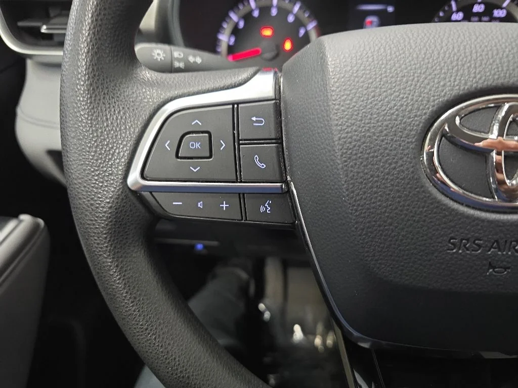 Used 2020 White Toyota L image 19