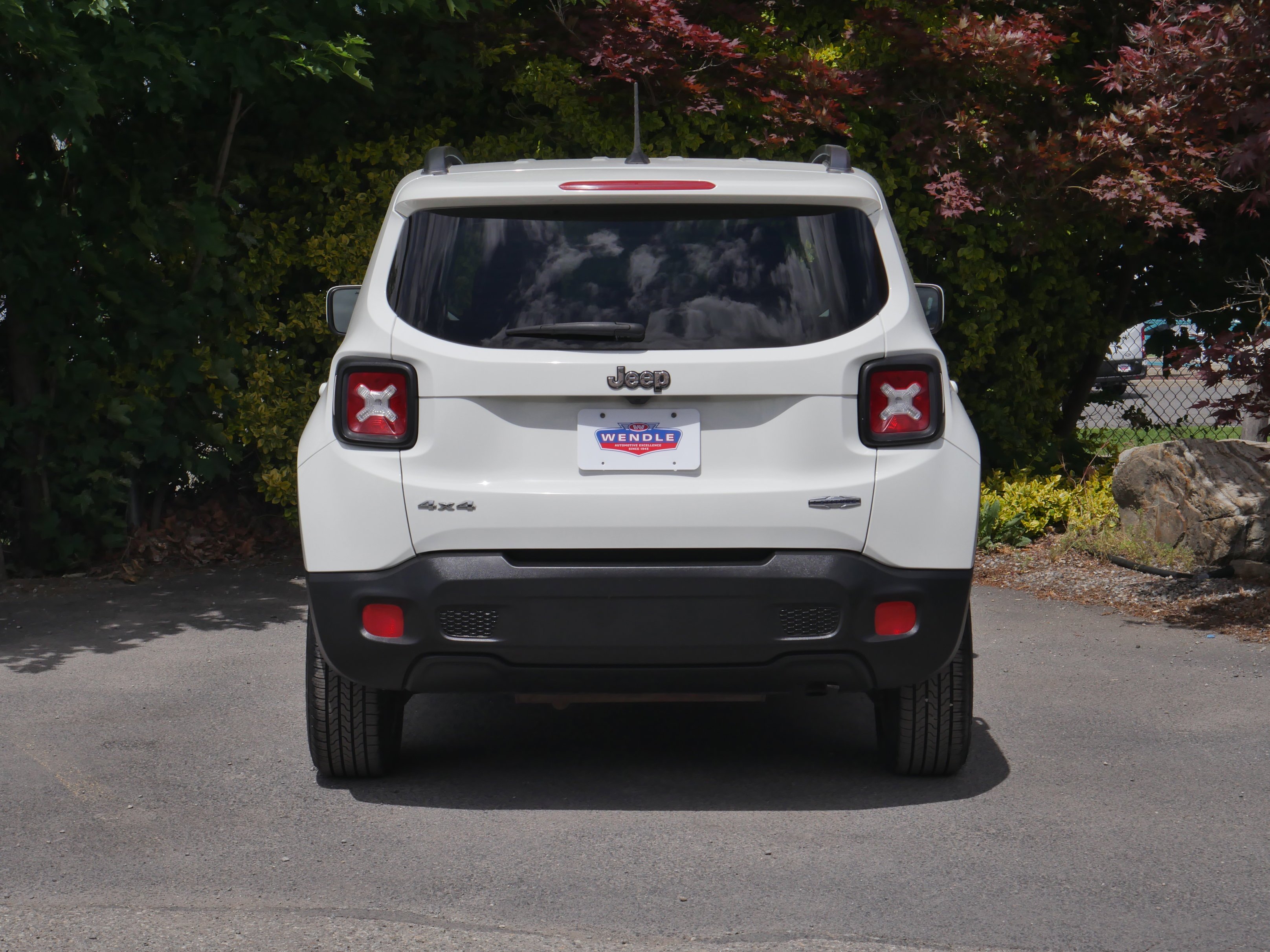 Used 2017 Alpine White Jeep Latitude image 21