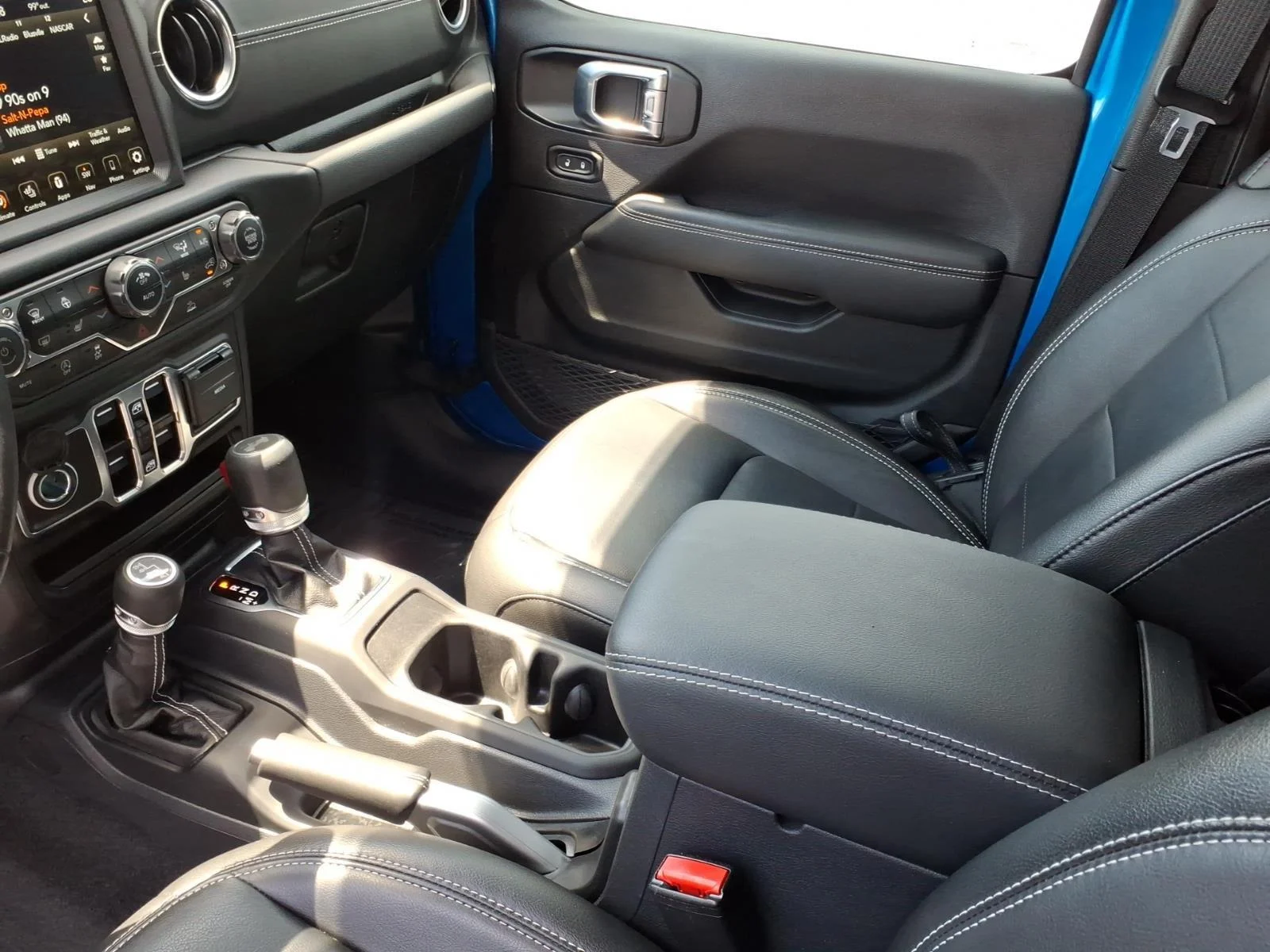 Used 2023 Hydro Blue Pearlcoat Jeep Sahara image 21