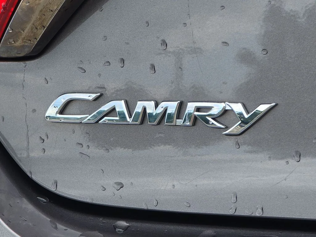 Used 2015 Gray Toyota LE image 36