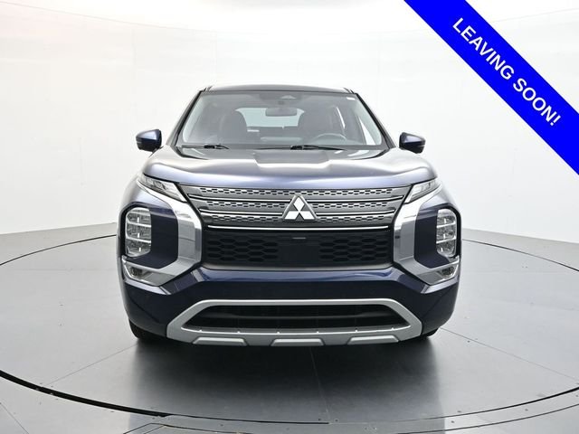 Used 2024  Mitsubishi SE image 2